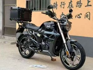 Da un pianeta alieno, questa bella <span class=keywords><strong>moto</strong></span> vede l'ombra del velocissimo motore e ha un suono gradevole. La <span class=keywords><strong>moto</strong></span> funziona a carburante. - Product Image 6