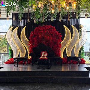 Arco Metálico LEDA de Lujo para Bodas y Eventos, Decoración con Algas Marinas, Combinación de Hierro Dorado y Arte LED - Product Image 1