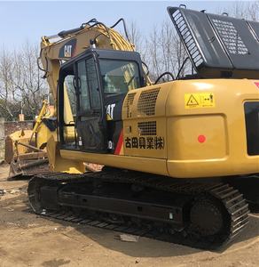 Excavatrice d'occasion 320D2 à prix avantageux, en excellent état, performances exceptionnelles, avec godet de 1,2 m, moteur, boîte de vitesses, pompe, roulement et PLC - Product Image 4