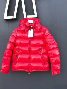 معاطف شتوية عالية الجودة للرجال مخصصة المطرزة سترات منتفخة إغلاق سحاب أمامي مبطن مبطن دافئ تصميم فقاعة رشاقته - Product Image 3