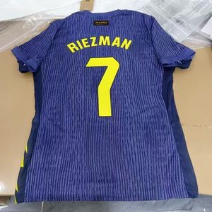 Linge de lit du Real Madrid 2025-2026, maillots domicile et extérieur, version joueur de haute qualité, coupe sportive professionnelle, ajustement performant, haut de gamme - Product Image 1