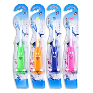 Yangchen歯ブラシメーカー中国揚州からのサメのデザインの子供用歯ブラシ