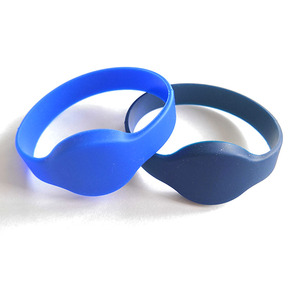 13.56Mhz NFCプログラマブル<span class=keywords><strong>RFID</strong></span>リストバンドシリコンブレスレット名刺支払い会員カードアプリケーション - Product Image 1