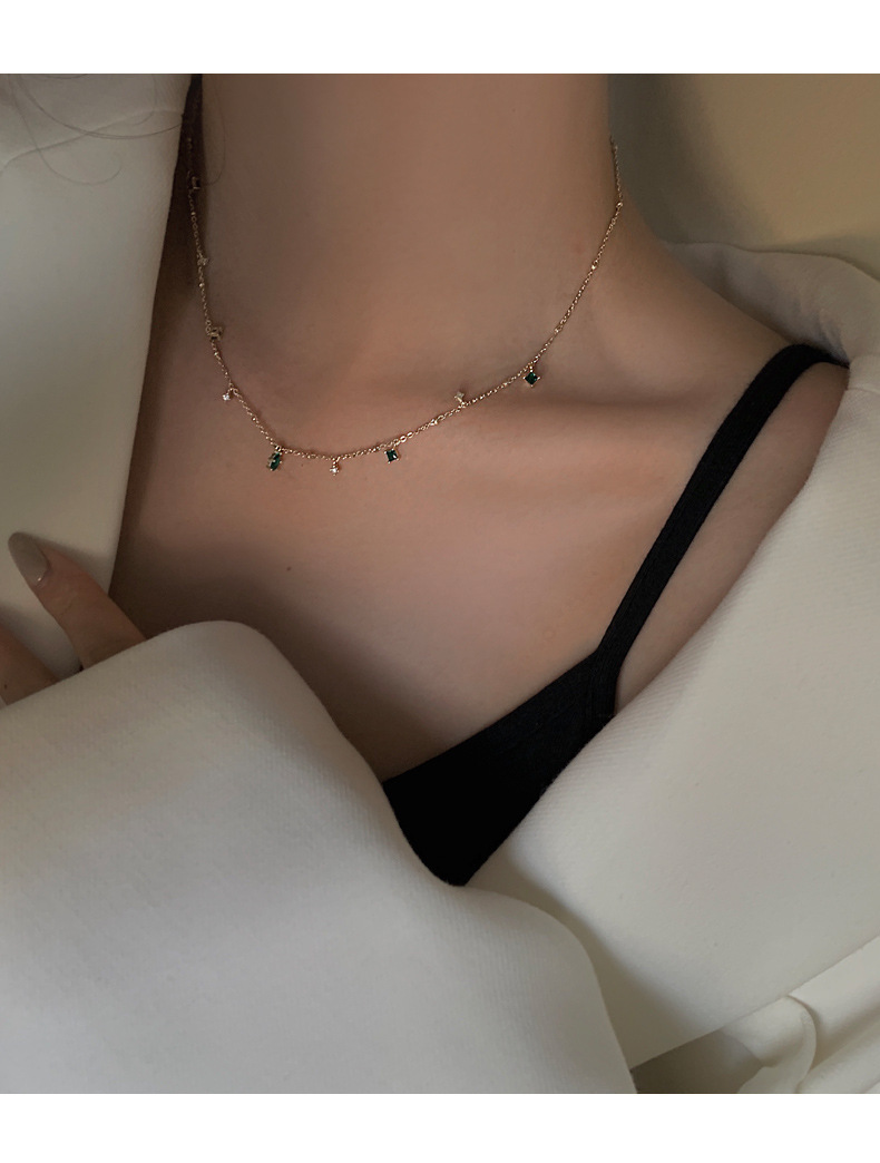 Collier Pour Femme Vintage - Chaîne En Acier Inoxydable Doré Avec Pendentif Carré Zircon Et émeraudes - 41-45cm - Neuf Avec étiquettes
