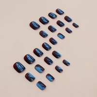 Faux ongles à presser carrés effet œil de chat bleus, en acrylique, couvrance totale, avec design pailleté brillant