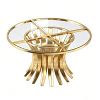 Ensemble de table de mariage moderne de luxe en verre avec pieds en métal stables et chaises minimalistes pour événements, hôtels et appartements