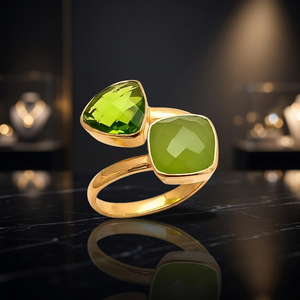 Bague en laiton plaqué or avec superbes pierres en verre vert serties pavé, style ethnique, pierre précieuse unisexe - Product Image 3