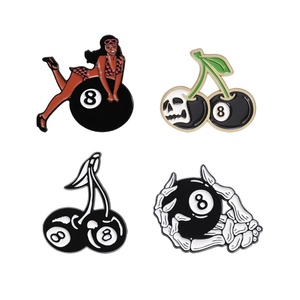 Insigne de <span class=keywords><strong>fille</strong></span> sexy de style gothique épingles de boule de bowling cerise - Product Image 1