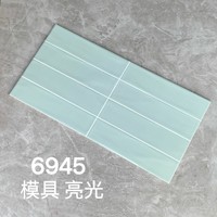 Carreaux muraux en céramique noire sur mesure 30x60cm, finition brillante, éclat lumineux, design moderne minimaliste, intérieur cuisine