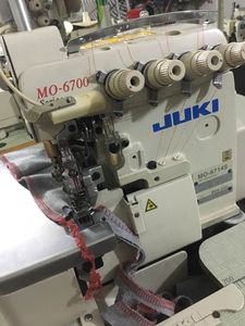 Máquina de Coser Overlock de Alta Velocidad Usada Juki Serie MO-6700 de Cabezal Semi-seco de 3/4/5 Hilos con Buen Precio - Product Image 4