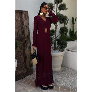 Elegante Vestido Ajustado de Punto con Escote en V Profundo, Aberturas y Cintura Ajustada, Transpirable, para Fiestas y Uso Casual - Product Image 4