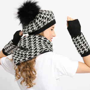 2022 boinas <span class=keywords><strong>de</strong></span> ganchillo hechas <span class=keywords><strong>a</strong></span> mano al por mayor conjunto <span class=keywords><strong>de</strong></span> <span class=keywords><strong>guantes</strong></span> y sombreros <span class=keywords><strong>de</strong></span> bufanda <span class=keywords><strong>de</strong></span> invierno <span class=keywords><strong>de</strong></span> punto - Product Image 2