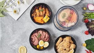 Conteneur alimentaire rond jetable en plastique de 16 oz, 24 oz, 32 oz avec couvercle anti-fuite, bol micro-ondable pour les déjeuners - Product Image 4