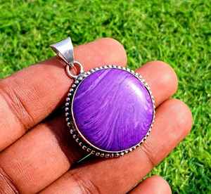 Charoite จี้อัญมณีทรงหลังเบี้ยทรงกลมเกรดการรักษาด้วยเทคโนโลยีการตั้งค่าโรเดียมและชุบทอง - Product Image 1