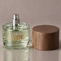 Botella de Perfume de Vidrio Transparente Cilíndrica Personalizada con Logotipo Dorado de 30 ml, 50 ml, 100 ml, con Pulverizador y Tapa de Madera