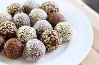 Machine ronde de boule de pâte de biscuit Brigadeiro faisant la machine Laddu faisant la machine pour des petites entreprises