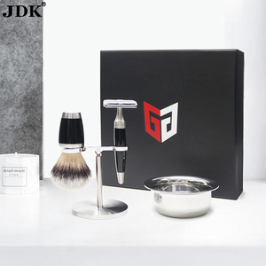 JDK Kit de rasage humide complet avec 4 articles, un <span class=keywords><strong>rasoir</strong></span> de sécurité, un <span class=keywords><strong>blaireau</strong></span> en cheveux synthétiques, un bol en métal, une boîte cadeau d'ensembles de rasage - Product Image 4