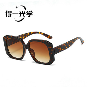 Oversized Square Frame <b>Sunglasses</b> Black UV400 Women Fashion Sun Protection - Product Image 2