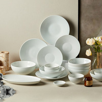 Service de vaisselle en céramique côtelée de style nordique moderne, ensemble de plats et de bols en porcelaine blanche minimaliste pour la maison, le restaurant, l'hôtel, cadeau
