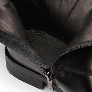 Bottes d'affaires pour hommes en cuir véritable souple, semelle en caoutchouc, imperméables, fermeture à enfiler, noires, pour l'automne - Product Image 4