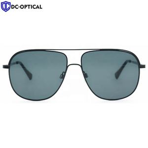 <span class=keywords><strong>Gafas</strong></span> <span class=keywords><strong>de</strong></span> <span class=keywords><strong>sol</strong></span> polarizadas cuadradas <span class=keywords><strong>de</strong></span> moda <span class=keywords><strong>de</strong></span> gran tamaño <span class=keywords><strong>de</strong></span> Metal para hombres, personalizadas, 2025, populares, para mujeres y hombres, montura <span class=keywords><strong>de</strong></span> <span class=keywords><strong>gafas</strong></span> <span class=keywords><strong>de</strong></span> <span class=keywords><strong>sol</strong></span> polarizadas <span class=keywords><strong>de</strong></span> metal - Product Image 3