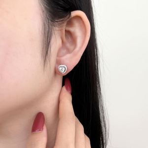Boucles d'oreilles clous en argent sterling 925 avec zircon cubique 5A en forme de cœur, design unique Dylam, pour un usage quotidien - Product Image 2