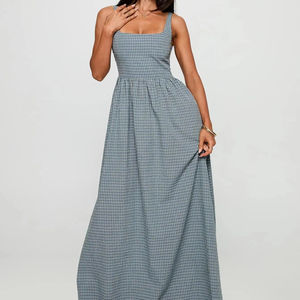 Robe longue décontractée vintage bleue à carreaux gingham, col carré, sans manches, taille ajustée, évasée, avec poches, style rétro, pour l'été - Product Image 3