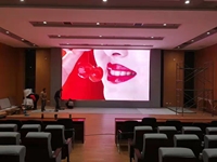 Écran d'affichage LED P5 intérieur utilisé pour la salle de réunion/salle d'exposition/centre commercial Image vidéo HD publicité LED affichage fixe