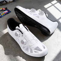 Chaussures de cyclisme respirantes avec semelle en carbone pour l'hiver et le printemps, logo personnalisé accepté, avec crampons de vélo personnalisés