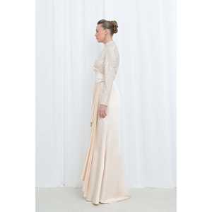 Robe de soirée élégante en satin avec taille drapée, col montant, silhouette fourreau, couleur indigo faite à la main - Product Image 5