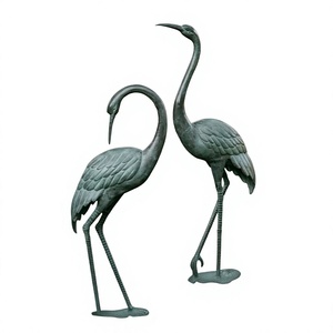 Sculpture de grue de jardin moderne en aluminium, lot de 2 pièces, finition patine antique, statue de grue grandeur nature, figurine d'extérieur - Product Image 1