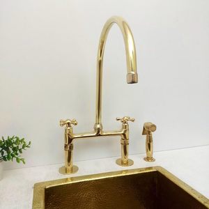 <span class=keywords><strong>Rubinetto</strong></span> da cucina classico con maniglie a croce in <span class=keywords><strong>ottone</strong></span> spazzolato non verniciato, <span class=keywords><strong>rubinetto</strong></span> a ponte in <span class=keywords><strong>ottone</strong></span> non laccato con doccetta - Product Image 1
