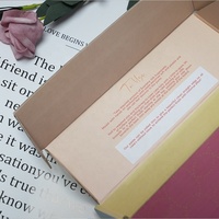 Boîte d'expédition en carton ondulé personnalisée et colorée, design pliable pour l'emballage de cadeaux de beauté et de soins de la peau