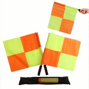 Drapeau d'arbitre de sport en polyester imperméable de qualité supérieure avec mât – Prix avantageux - Product Image 1