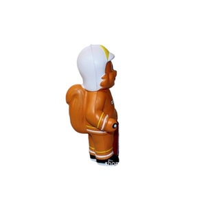 Porte-clés figurine d'écureuil pompier en mousse PU, jouet artisanal en mousse moulée sur le thème des animaux - Product Image 5