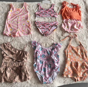 Costume da bagno intero per bambina W57 personalizzato all'ingrosso, estivo, con stampa leopardata e floreale, monospalla con bretelle - Product Image 1