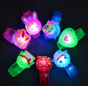 Groothandel Cartoon Pvc Flash Polsbandje Kleurrijke Led Armband Voor Kinderen En Volwassen Custom