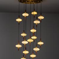 Lustre LED linéaire sculptural multi-pendentifs en laiton et bois de noyer, style Japandi, pour îlot de cuisine, salle à manger, villa, escalier