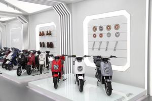 Moto électrique pour adultes de haute qualité avec moteur sans balais 2000W, batterie Li-Ion 72V, vitesse maximale de 80 km/h, nouveau design, moto de rue - Product Image 5