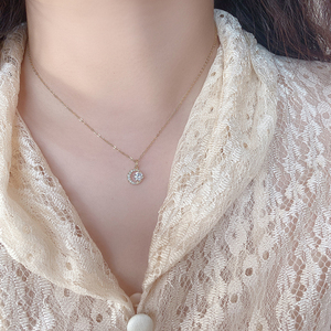 Collar CANNER con Colgante de Luna Creciente, Minimalista y Elegante, Chapado en Oro de 18k, Plata de Ley 925, con Circonita Cúbica, Joyería Fina - Product Image 5