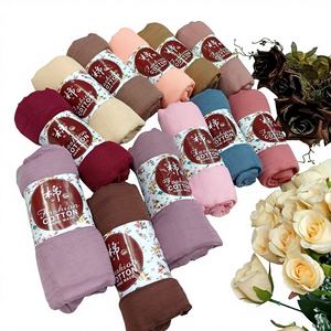 Pañuelo Largo de Algodón Arrugado para Mujer Musulmana, Estola Floral Transpirable, Hiyab Tejido Suave y Cómodo para Todas las Estaciones, Amigable con la Piel - Product Image 1