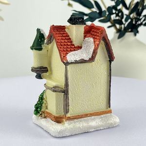 Maisons de village de Noël LED de haute qualité, ornements miniatures en résine, poupées de Noël, décoration intérieure, faites à la main, élégantes et adorables - Product Image 2