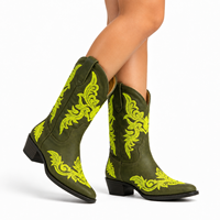 Bottes de cowboy vert olive pour femmes en gros, avec broderie jaune vif, bout pointu et talons carrés, chaussures western pour détaillants de boutiques
