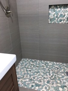 Piastrelle a Mosaico in Ciottoli Verde <span class=keywords><strong>Mare</strong></span> e Bianchi, <span class=keywords><strong>Pietra</strong></span> per Pavimentazione, Piastrelle per Bagno, Ciottoli Lucidati, Pietre Naturali - Product Image 2