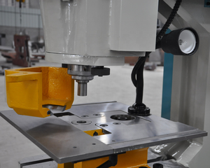 เครื่องตัดโลหะไฮดรอลิกอเนกประสงค์ <span class=keywords><strong>KIW</strong></span> 120 ตัน พร้อมฟังก์ชั่นการขึ้นรูปหลากหลายสำหรับงานอุตสาหกรรม - Product Image 2