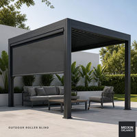 Pergola moderne en aluminium noir à lames orientables avec toit en verre trempé pour structure d'ombrage extérieure, véranda, couverture de patio