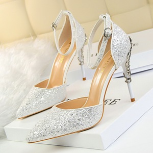 Chaussures élégantes pour femmes OEM personnalisées à bout pointu, talons hauts à paillettes pour soirées en boîte de nuit - Product Image 2