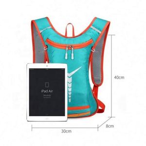 กระเป๋าเป้สะพายหลังแบบสะท้อนแสงกันน้ำน้ำหนักเบาสำหรับเล่นกีฬา วิ่ง เดินป่า เล่นสกี ปั่นจักรยาน พร้อมช่องใส่ถุงน้ำ OEM ไนลอน - Product Image 4