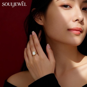Anello di Fidanzamento con Moissanite Taglio Smeraldo 3ct, Anello da Cocktail in <span class=keywords><strong>Argento</strong></span> S925 Placcato Oro con Incastonatura a Pavé, Stile Classico da Donna - Product Image 2