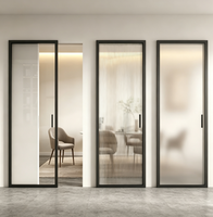 Porte coulissante dissimulée avec cadre en aluminium et panneau vitré, système de rail caché pour application intérieure moderne
